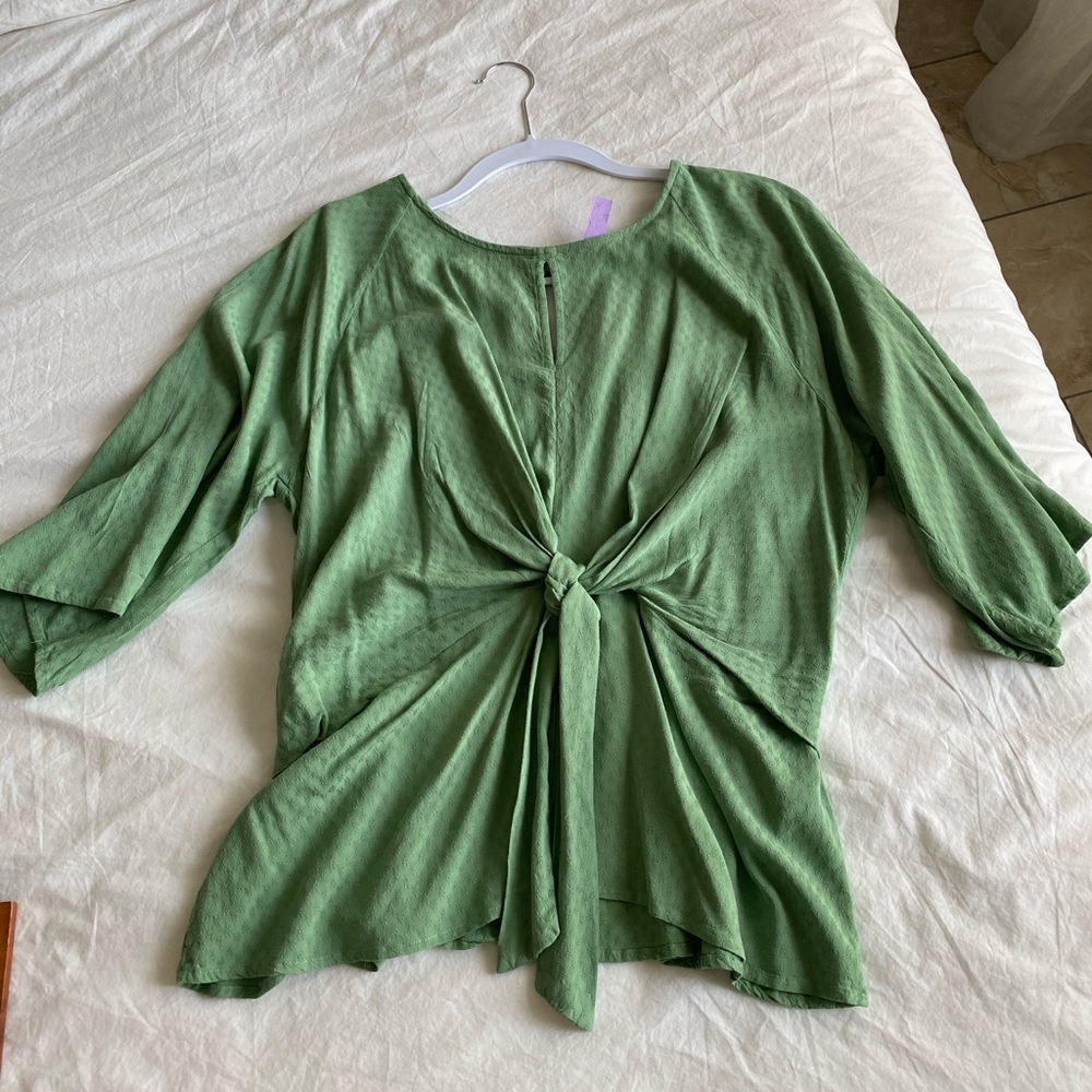 ALYA  green top with front knot - Picture 2 of 8